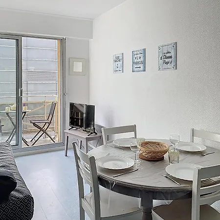 Apartment Renove Avec Balcon A 100m De La Et Piscine - 4 Personnes - - Fr-1-331-204 *