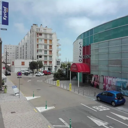 Rénové Avec Balcon à 100m De La Et Piscine - 4 Personnes - - Fr-1-331-204 Apartamento *