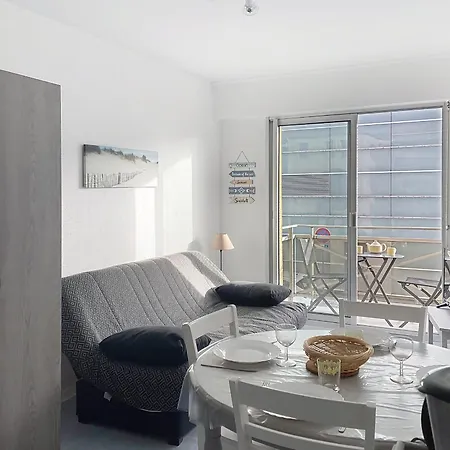 Rénové Avec Balcon à 100m De La Et Piscine - 4 Personnes - - Fr-1-331-204