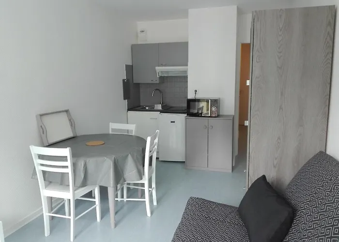 Rénové Avec Balcon à 100m De La Et Piscine - 4 Personnes - - Fr-1-331-204 Apartamento *