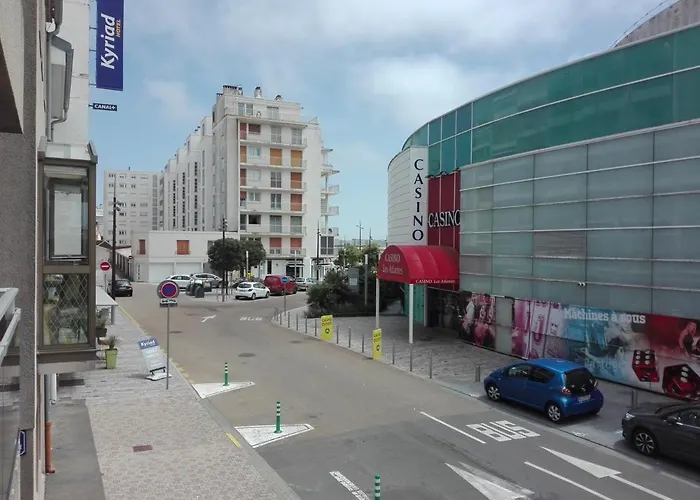 Rénové Avec Balcon à 100m De La Et Piscine - 4 Personnes - - Fr-1-331-204 Apartamento *