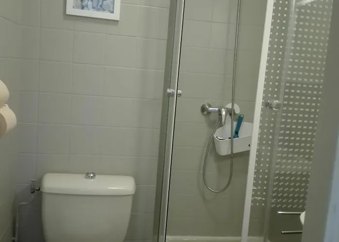 Rénové Avec Balcon à 100m De La Et Piscine - 4 Personnes - - Fr-1-331-204 *