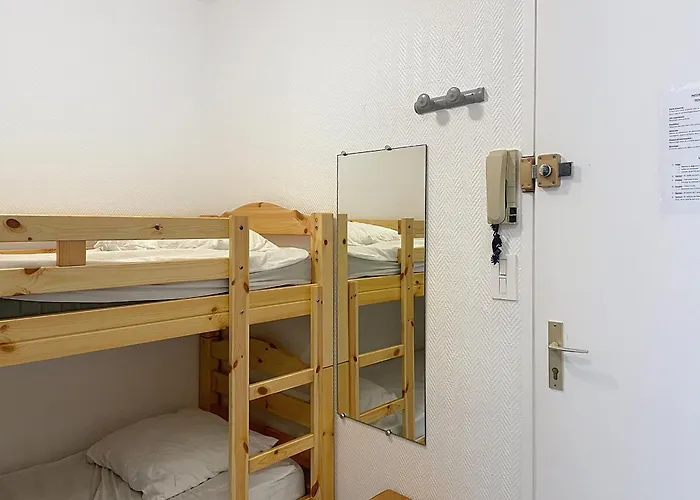 Rénové Avec Balcon à 100m De La Et Piscine - 4 Personnes - - Fr-1-331-204 *